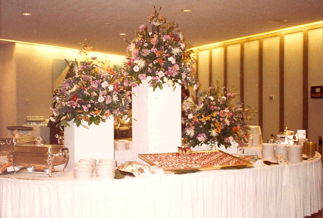 Perhaps the best advantage of silk wedding flower arrangement 