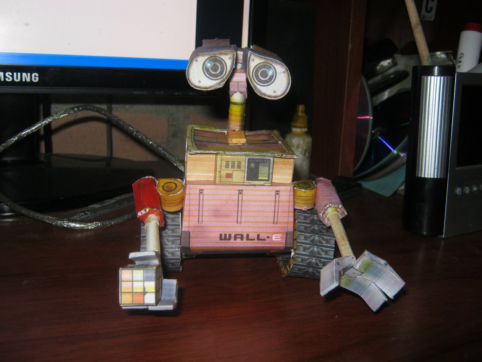 ZONA PURPURA walle y eva en papercraft