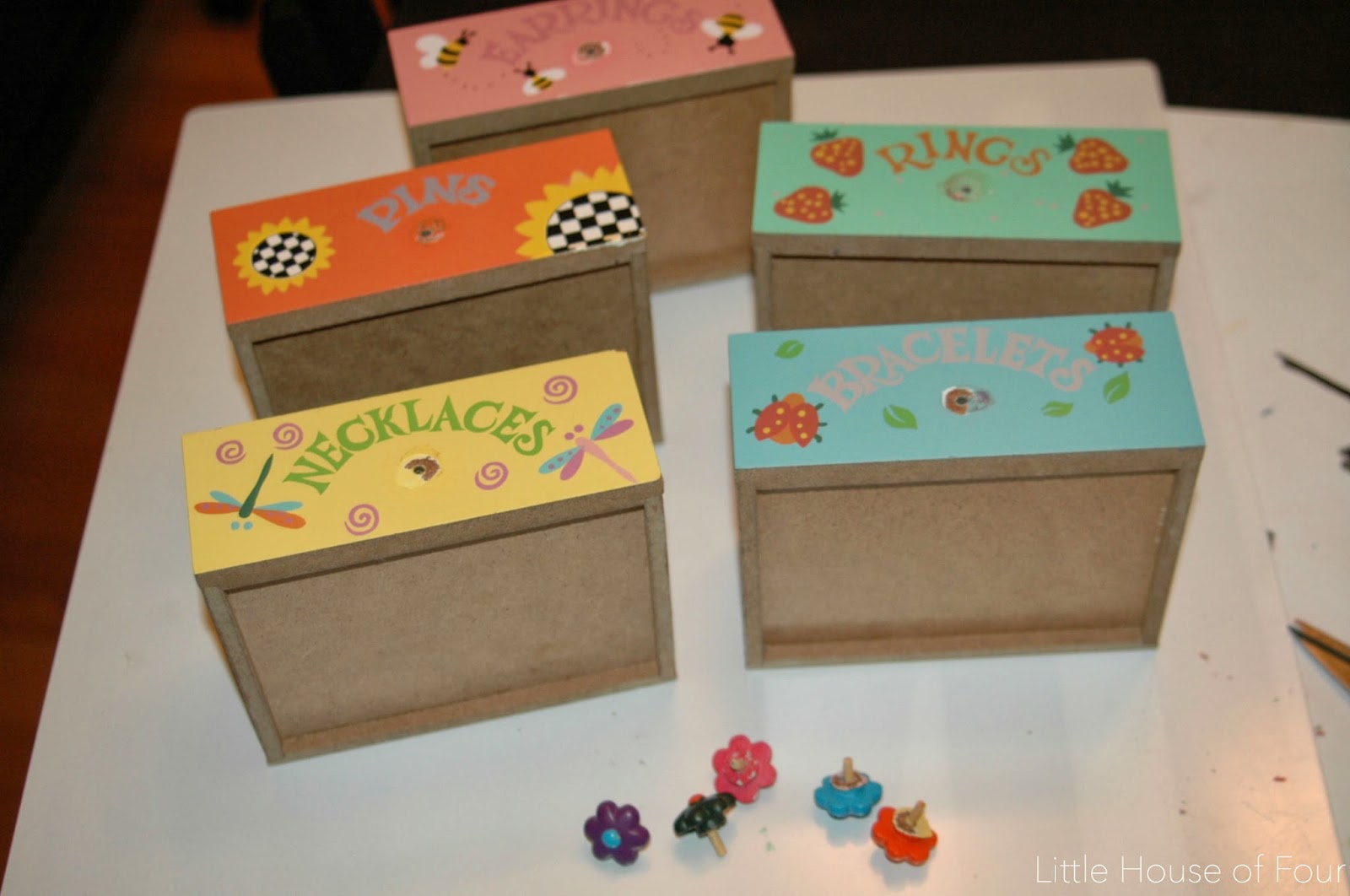 Yard Sale Jewelry Box Makeover... Little House of Four Creating a