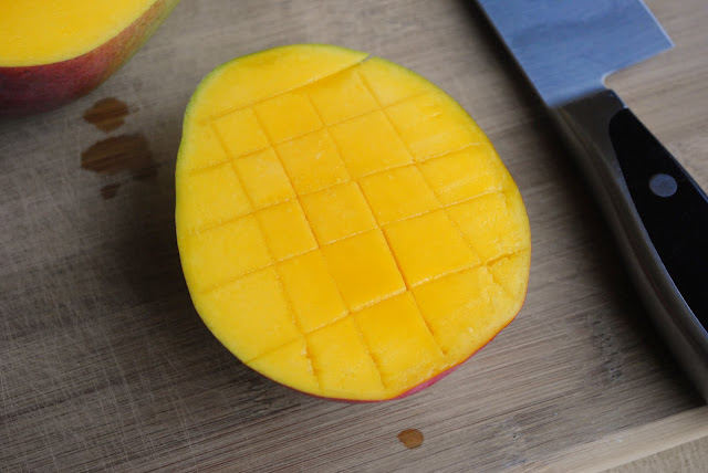 How To Dice Up A Mango l SimplyScratch.com
