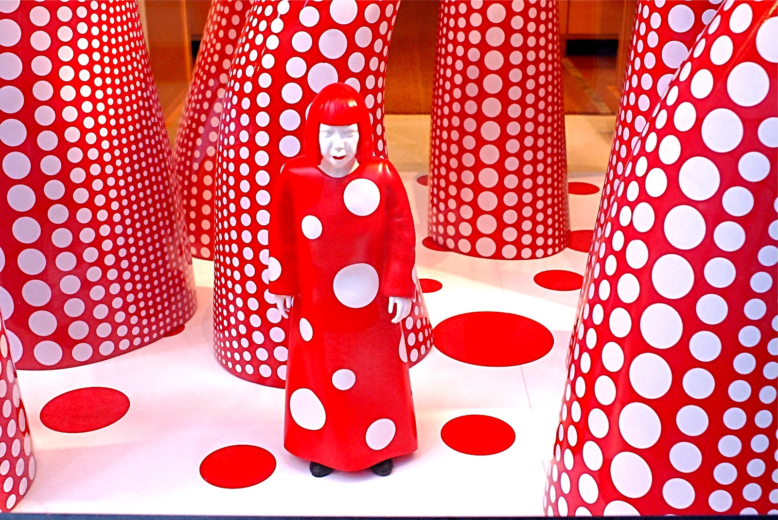 The facade of the Louis Vuitton Store displays a Yayoi Kusama robot News  Photo - Getty Images