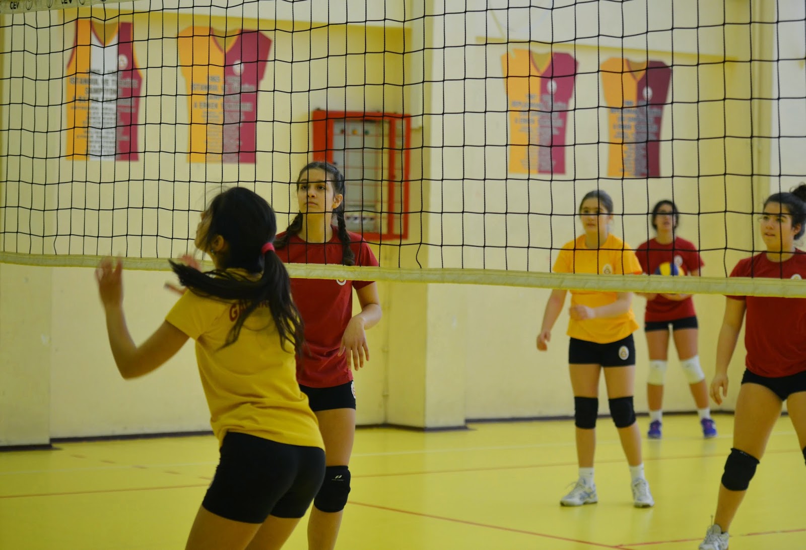 Voleybol Akademisi Spor Okullari Calismalarina Devam Ediyor Galatasaray Org