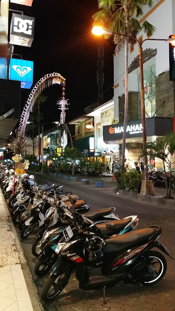 Aparcamiento de motos en Kuta Aparcamiento de motos en Kuta