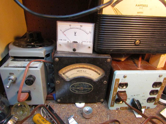 Recapping the Zenith H845 Radio Crawls Backward (When Alarmed)