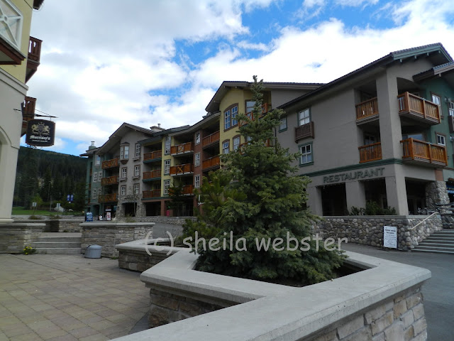 The hotels and restaurants on quiet streets at Sun Peaks