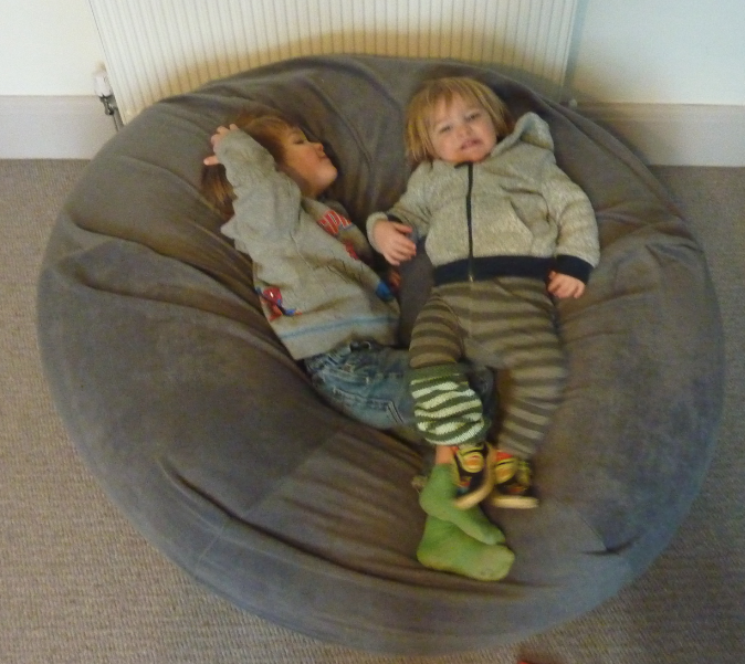 Jovial Spondoodles Giant Bean Bag Tutorial