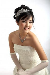Indonesian Model Astrid Ellena Wedding Dress Modelling