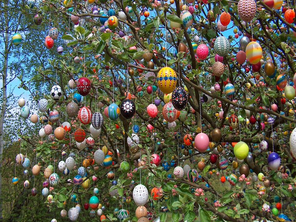 Around the World Decorate Easter Eggs