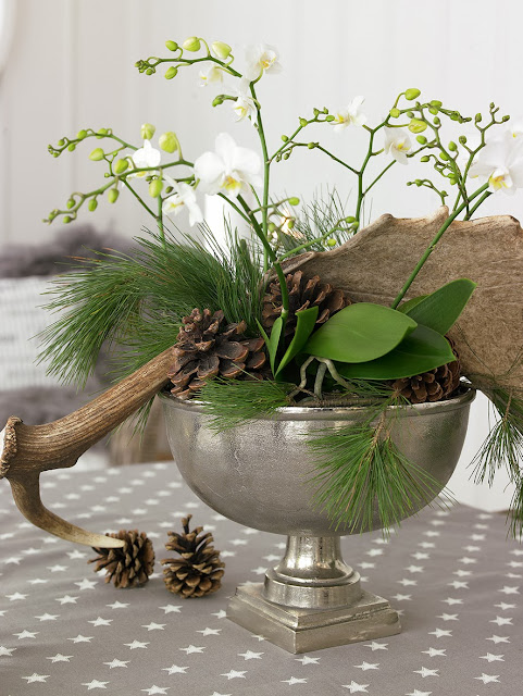 IN GOOD HANDS - NYE Flowers