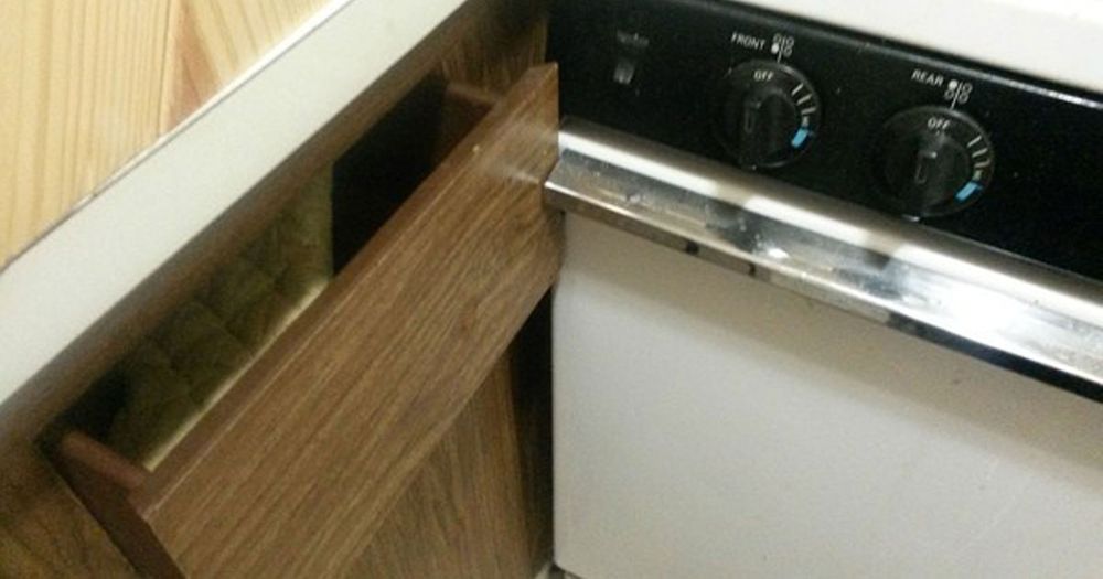 You can either loose the drawer or loose the oven door handle ~