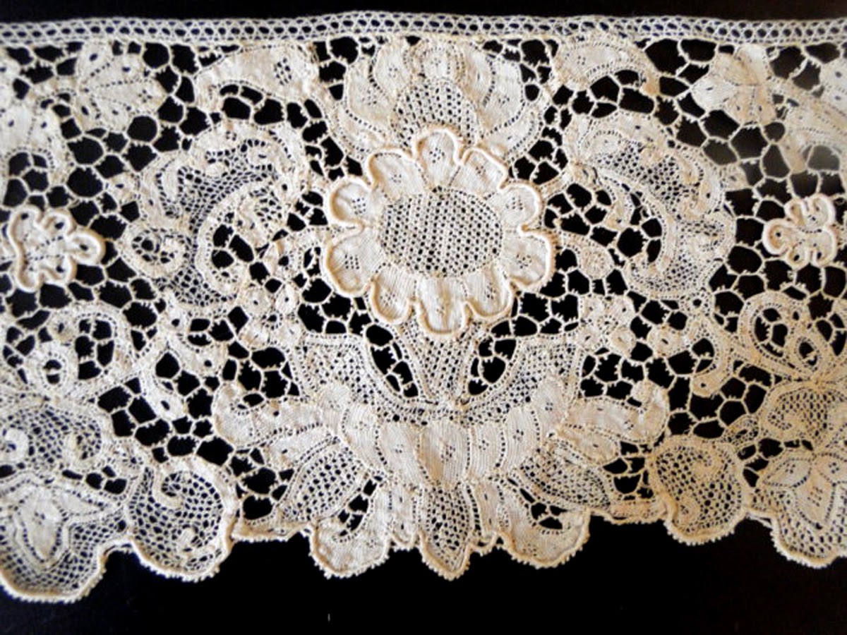 Buyer & Seller of Antique Lace, Fine Linens, Vintage Clothing, Haute