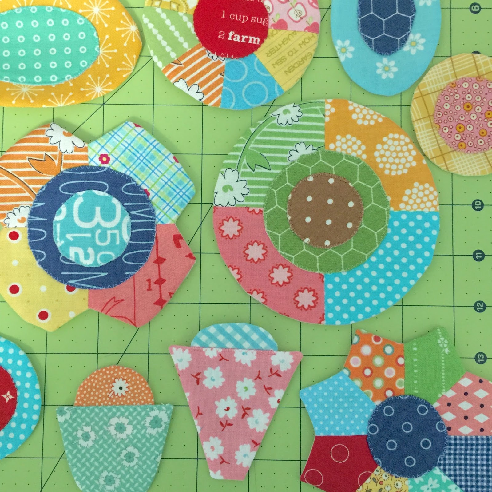 Bee In My Sew Simple Shapes Patchwork Flower Garden Tutorial!