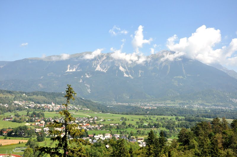 Alpes Julianos desde el castillo de Bled, Eslovenia Alpes Julianos desde el castillo de Bled, Eslovenia