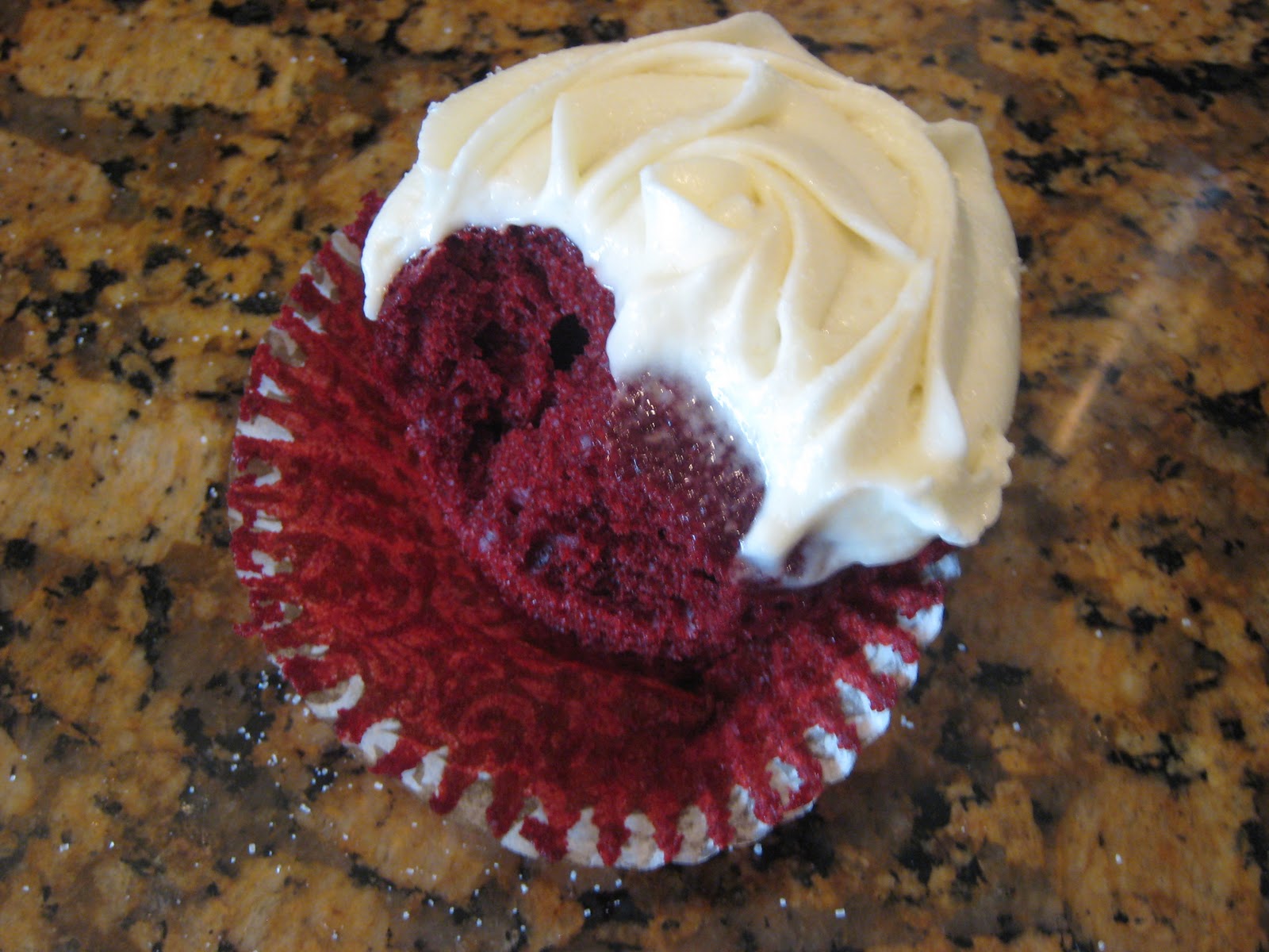 Happy Cooking: Frosting Cupcakes