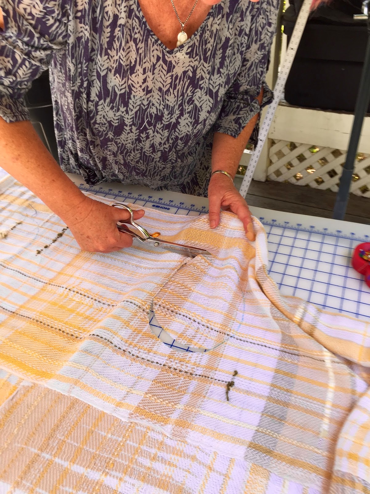 CENTERING WITH FIBER Sewing with hand woven fabrics the Saori way