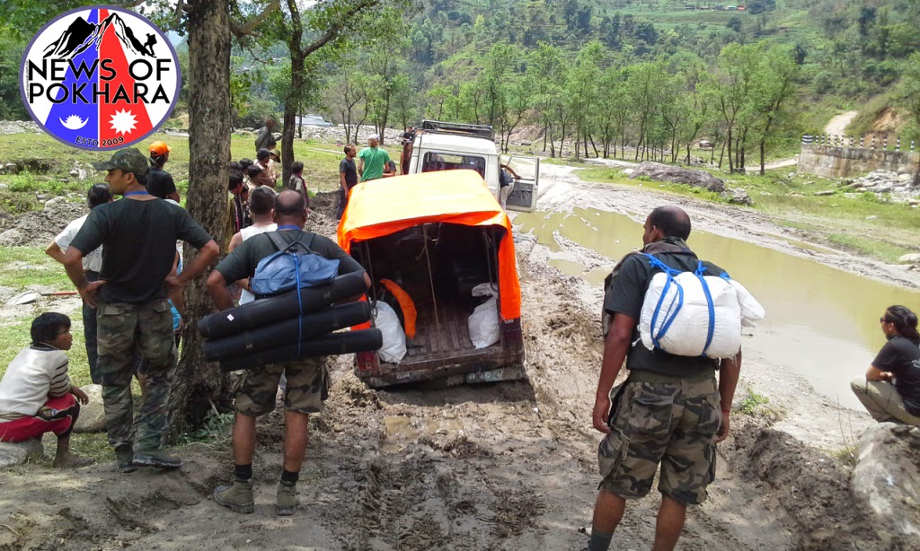 राहात सामग्री लिएर जादा देखिएका काहालीलाग्दो तस्बिर http://www.rajeshlamsal.com.np/2015/05/earthquake-gorkha-nepal.html