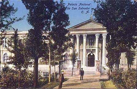 Vista frontal y Oriental del Palacio Nacional