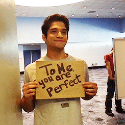 tyler-posey-gifs-10182013-02.gif