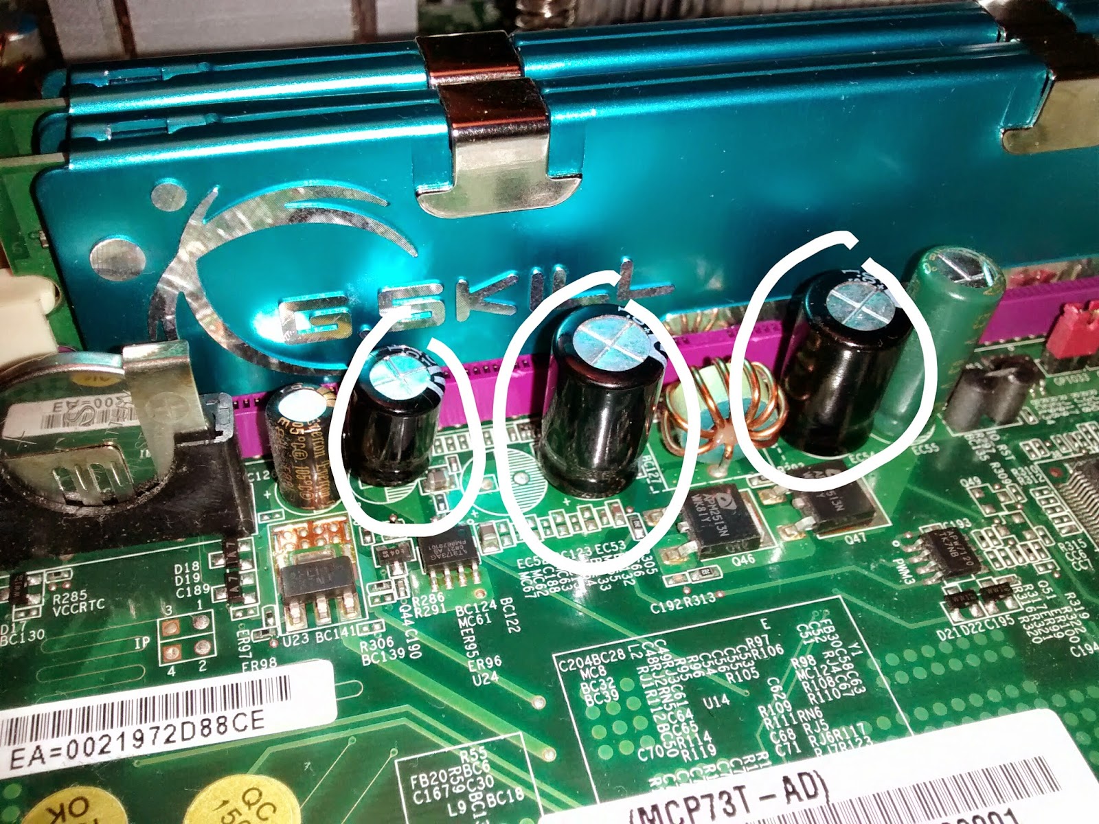 Andrux&me DIY of the day replacing inflated capacitors on a Desktop