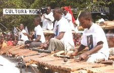 Mapiko e tufo na festa da timbila Mapiko e tufo na festa da timbila
