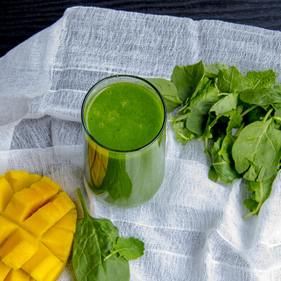 Mango Spinach Smoothie.. Forks N Knives