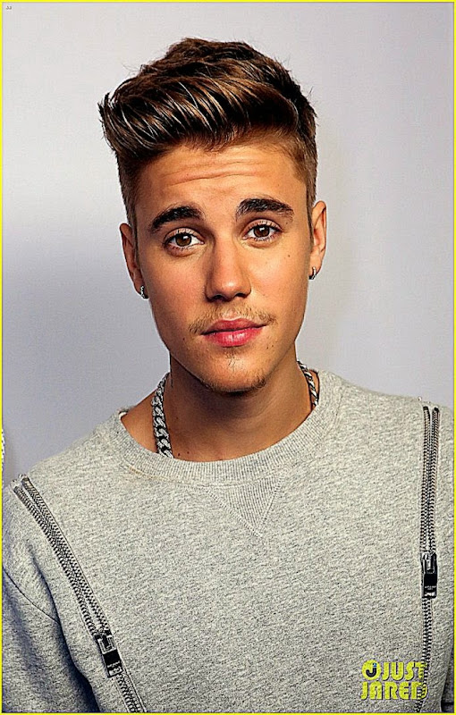 Justin Bieber Receives the Champ of Charity Award at the Young Justin Bieber Receives the Champ of Charity Award at the Young