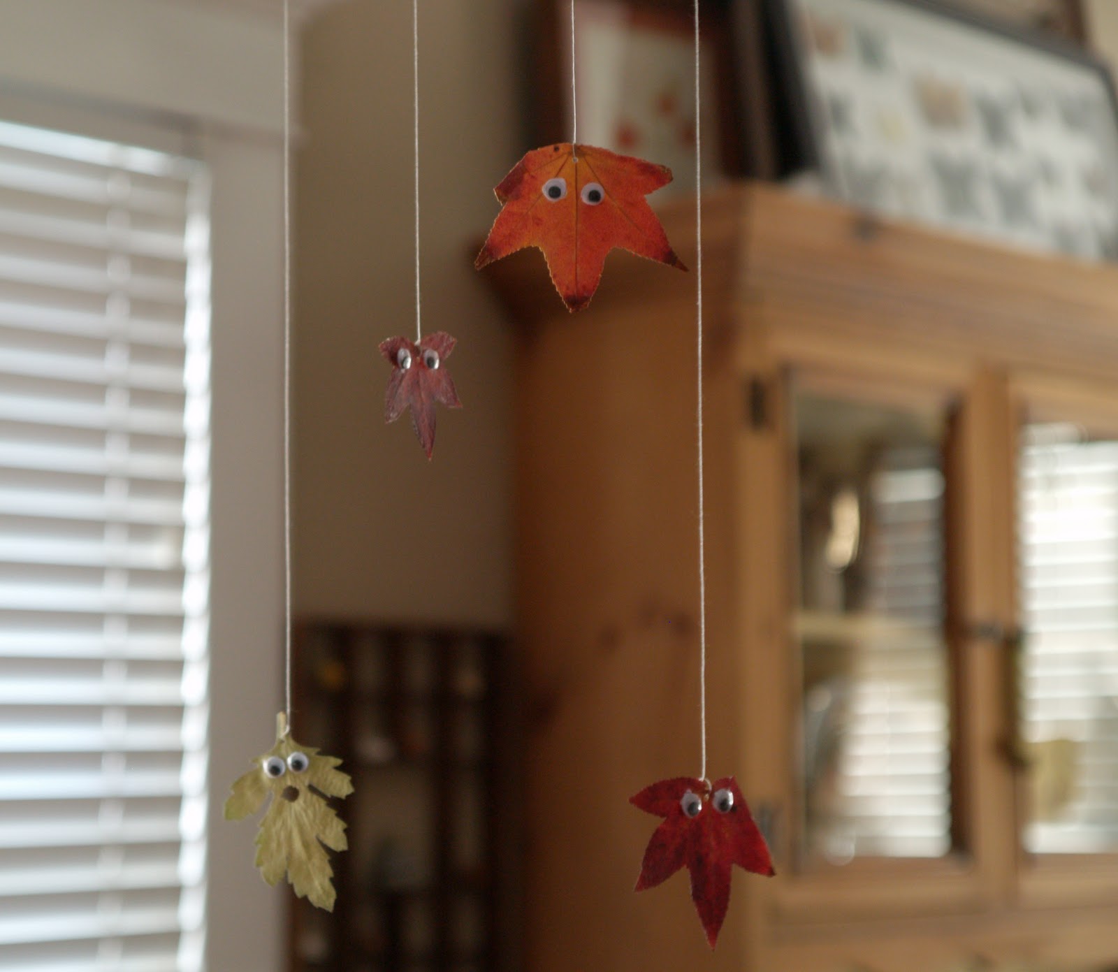 How to make an Autum Leaf Mobile The Magic Onions