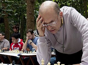 Mestre do xadrez diz que venceu doença rara pela fé