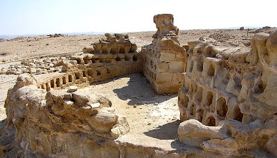 Masada, también llamada “la fortaleza”, es uno de los lugares históricos de Israel 12