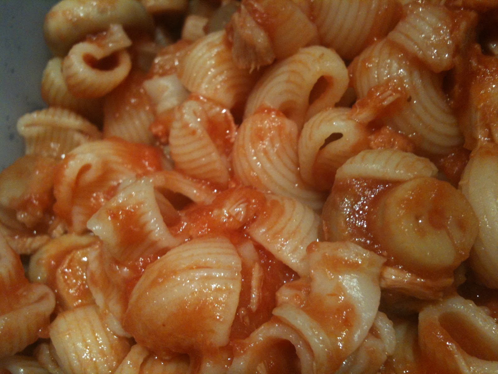 CIUDADANIA EXTERIOR: Cocina española: Pasta con champiñones y atún