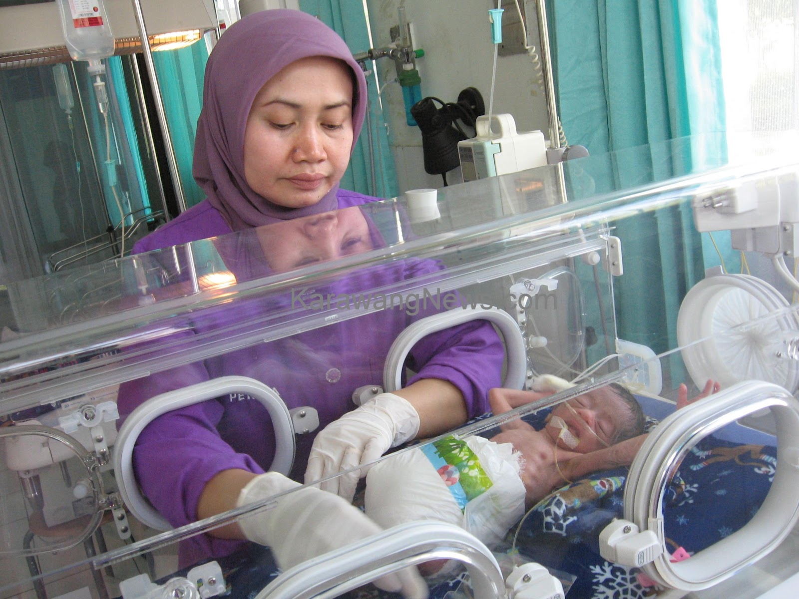 Astagfirullah.. Bayi Lahir dalam Kondisi Usus Terburai Keluar