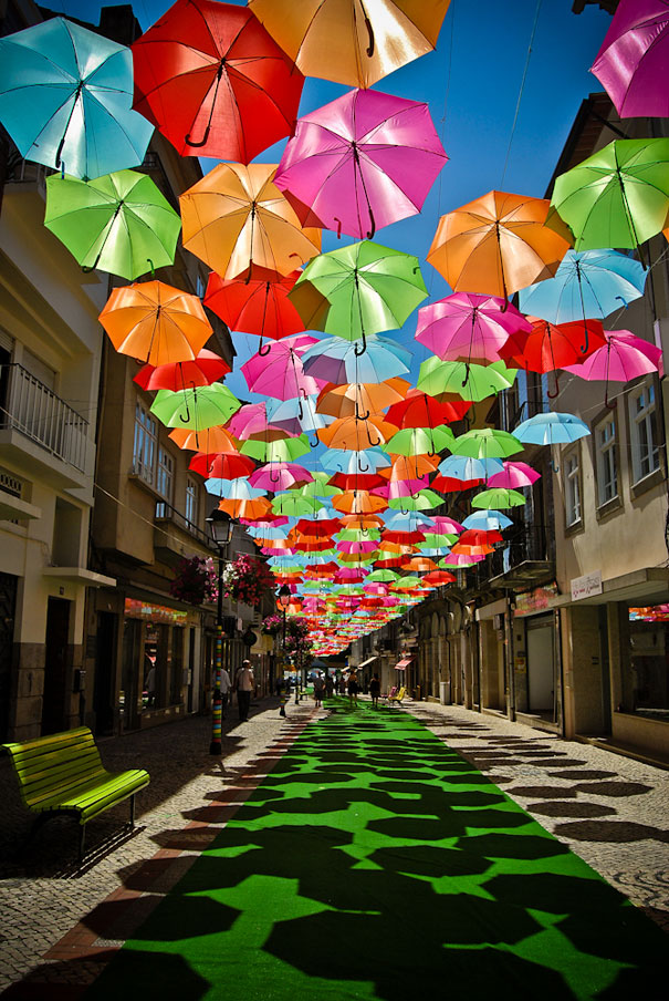 شارع المظلات الملونة Colorful+floating+umbrellas+portugal+%25289%2529