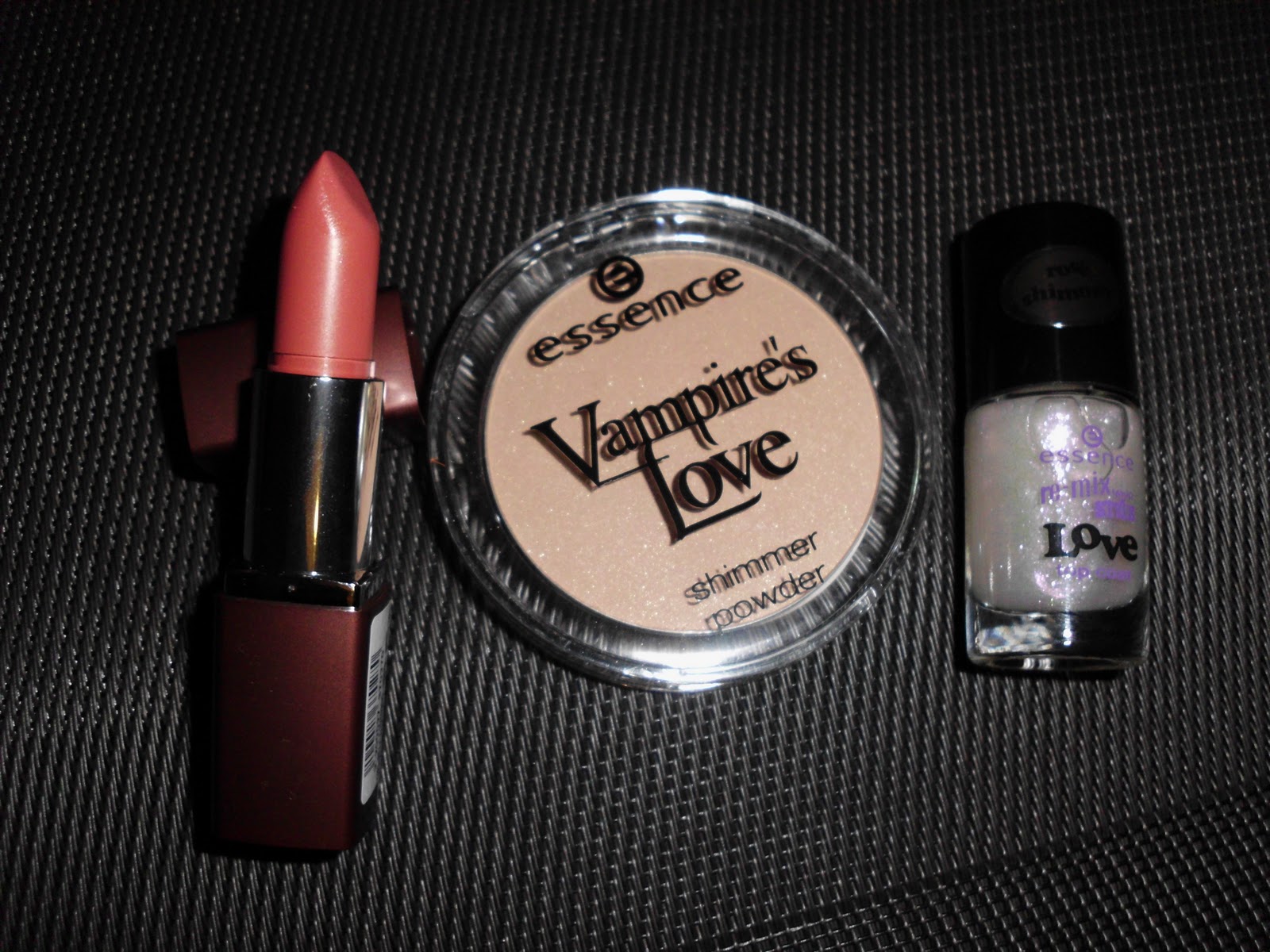 Mixedstyleandbeauty Essence Vampire S Love Schimmerpuder Terra Naturi Lippenstift Nagellack