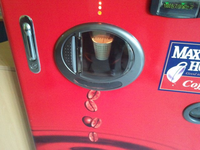 ALWAYS AWAKE IN SEOUL: South Korean Vending Machines