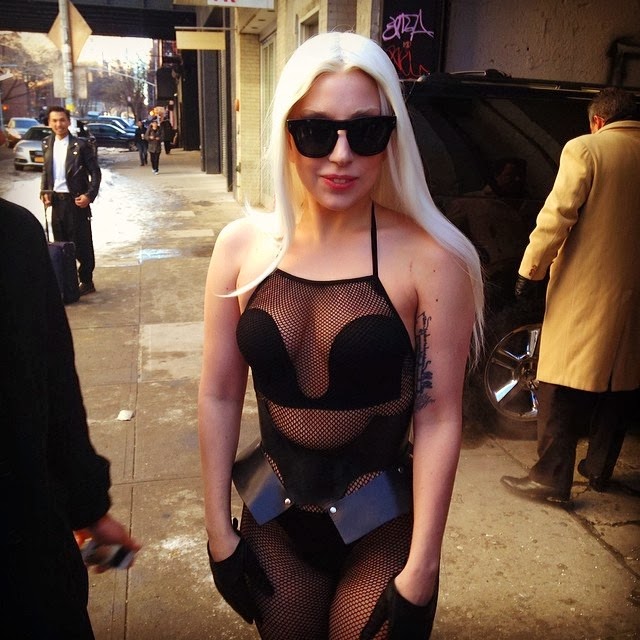 En la tarde de hoy (17/02), Lady Gaga fue vista en las calles de New York l...