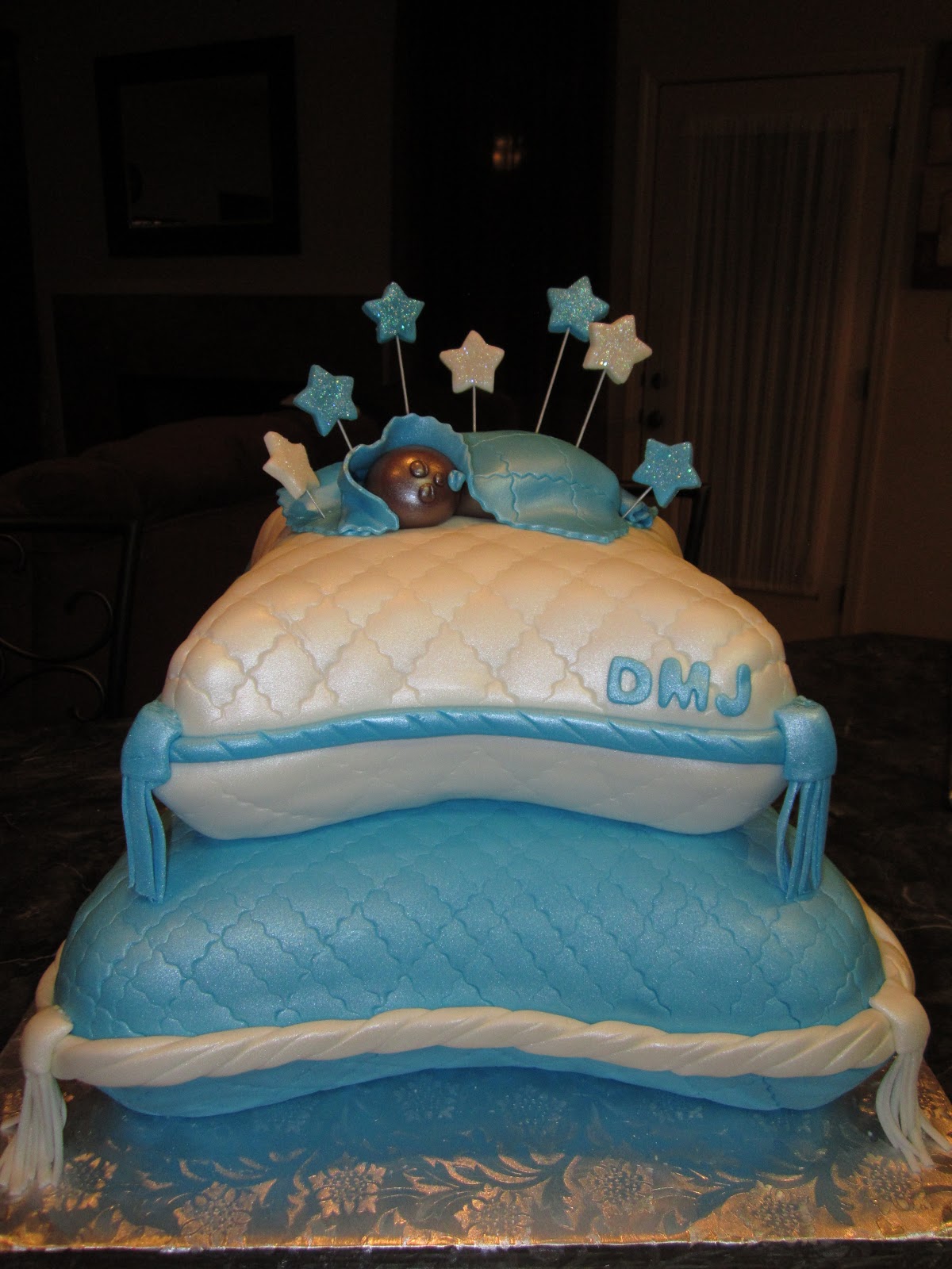 MyMoniCakes: Tiered Baby Pillow Cakes