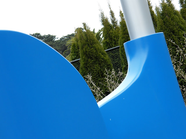 The giant blue safety pin in the sculpture garden at the de Young Museum