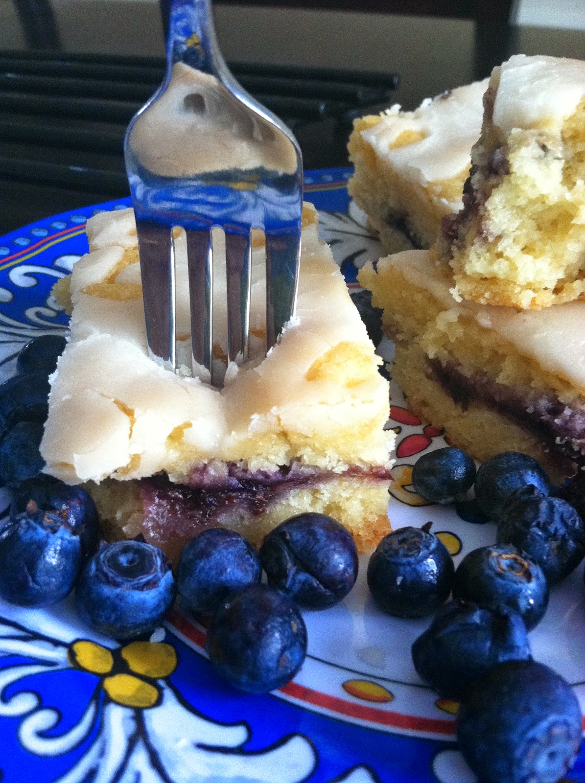 two happy bellies. glazed blueberry cake bars.