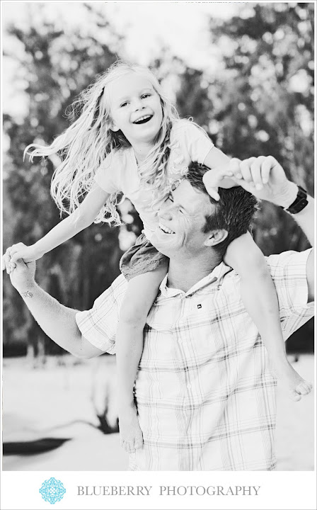 natural light award winning black and white maui family photographer