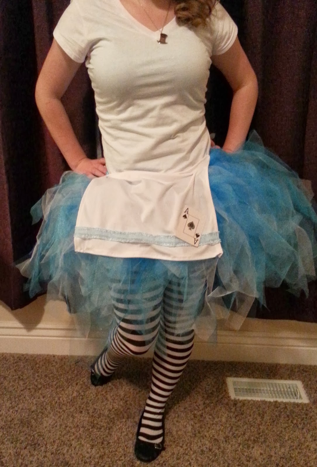 Hot Glue & Sparkle DIY FAIRY TALE HALLOWEEN COSTUME ALICE IN WONDERLAND
