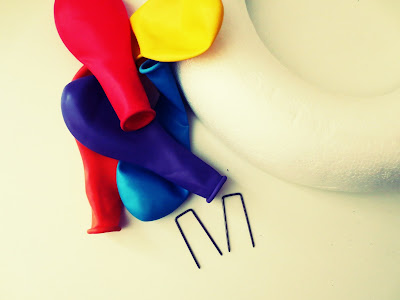 DIY- Anleitung: Wie bastelst du einen bunten Luftballonkranz 1 DIY- Anleitung: Wie bastelst du einen bunten Luftballonkranz 1