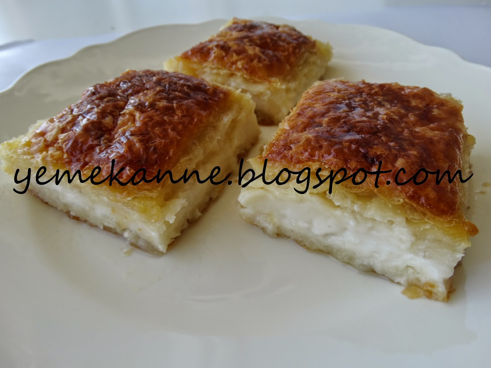 YEMEK ANNE LAZ BÖREĞİ ( BAKLAVALIK YUFKADAN)