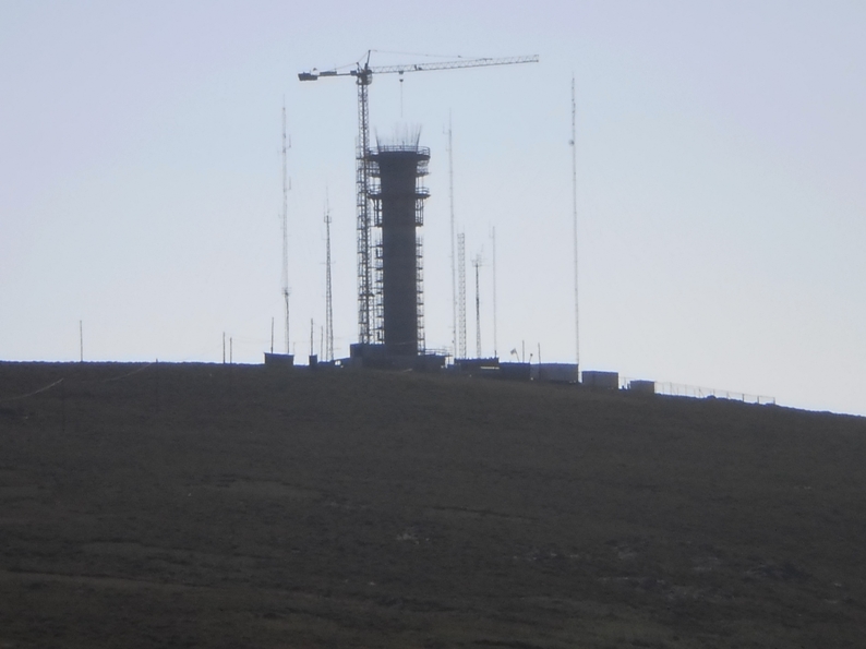 Torre meteorológica em construção