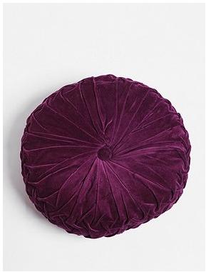 four square walls: tutorial: how to make a round pintuck pillow