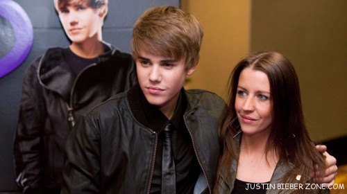 bieber mom. Bieber Surprises his Mom