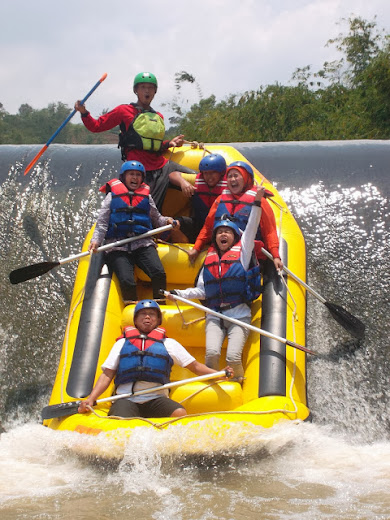 Rafting di sungai Cisadane