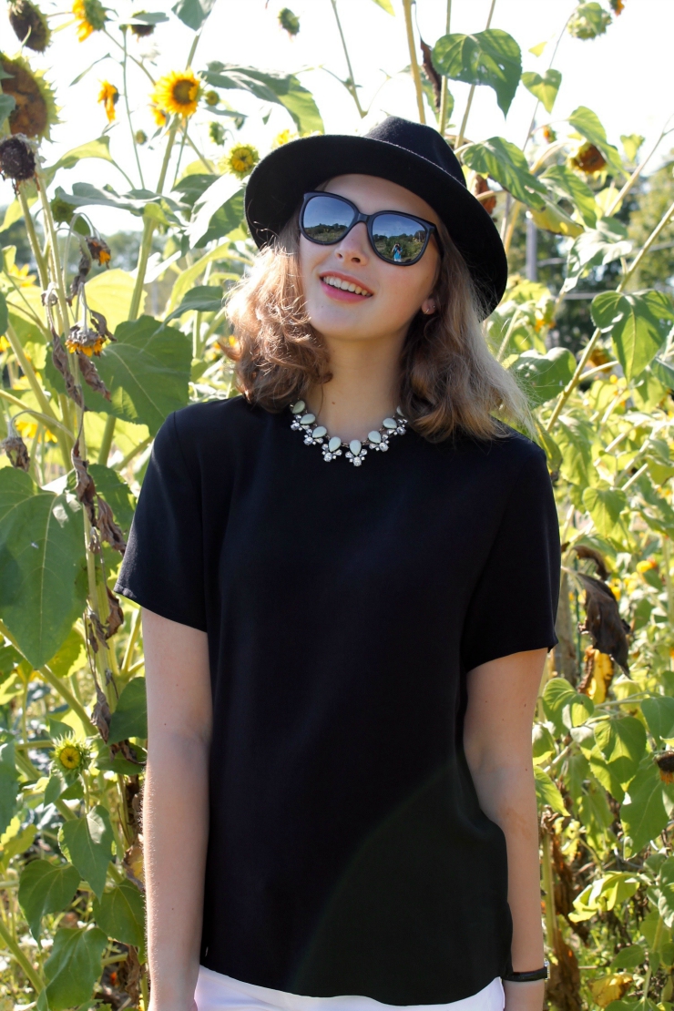 Mint choker statement necklace, loose black tshirt, white shorts and black felt hat outfit
