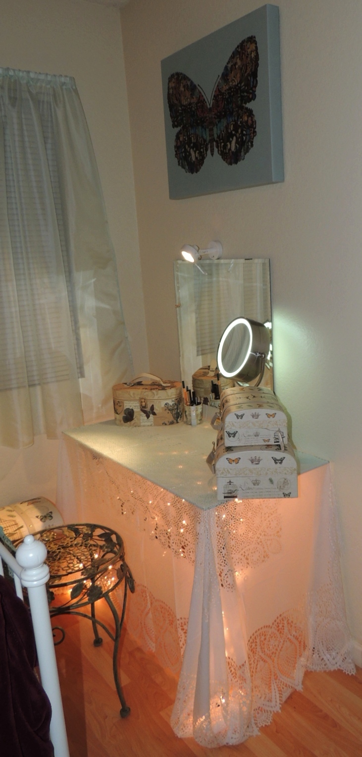 ManriqueGaby My Vanity Table Decorating Project