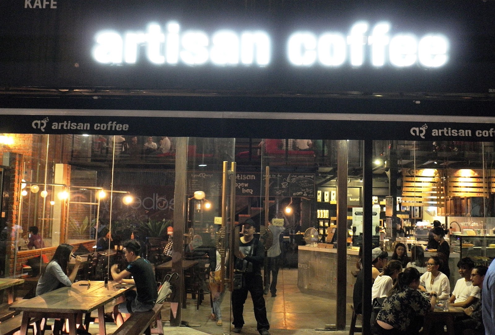 JE TunNel ARTISAN COFFEE BAR in the Middle of Nowhere!