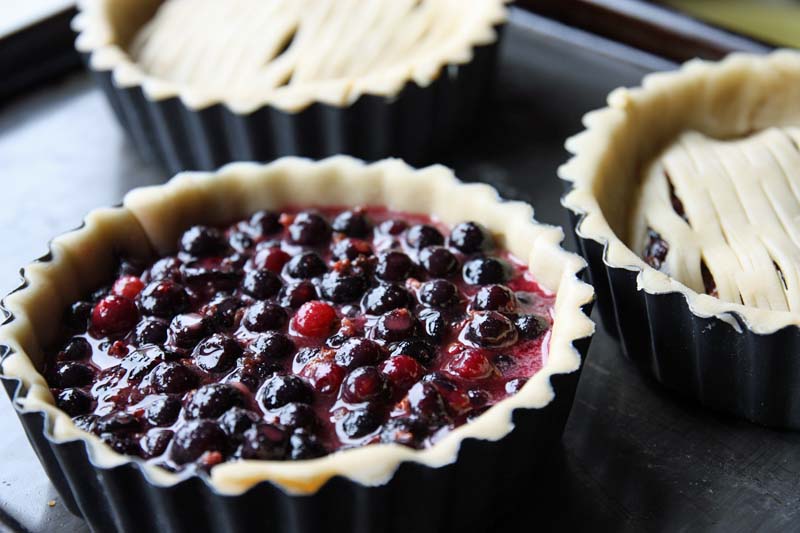 Tarta z czarnymi porzeczkami